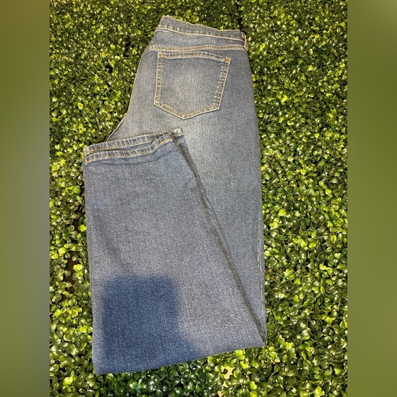 Gloria Vanderbilt - Picture 7 of 7